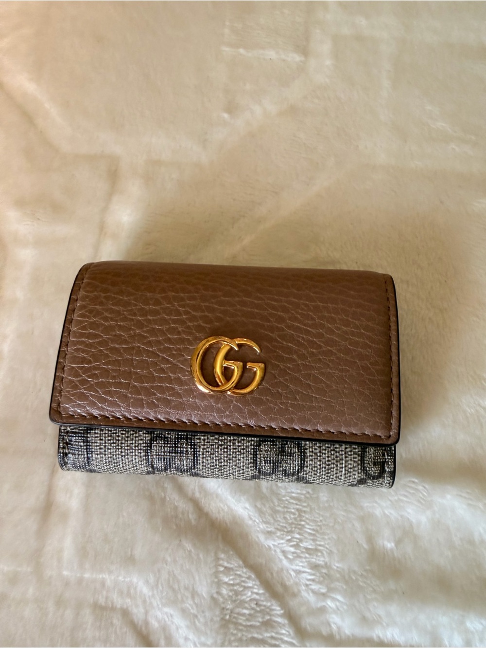 Gucci GG Marmont 6 ring Key Case.